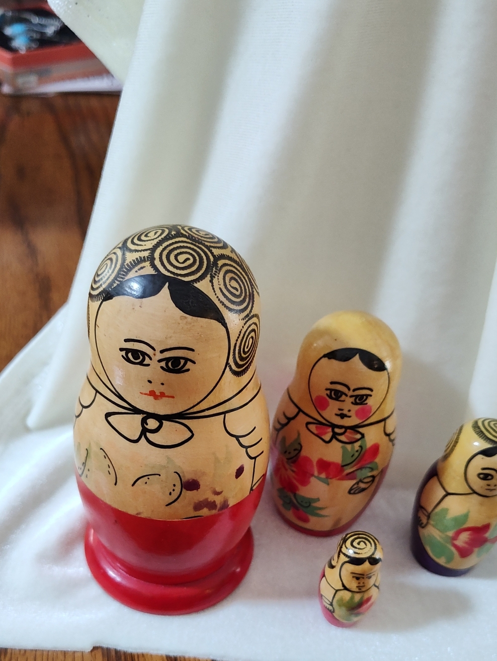 Hand-Painted Red & Cream Matryoshka Nesting Dolls - Unbranded